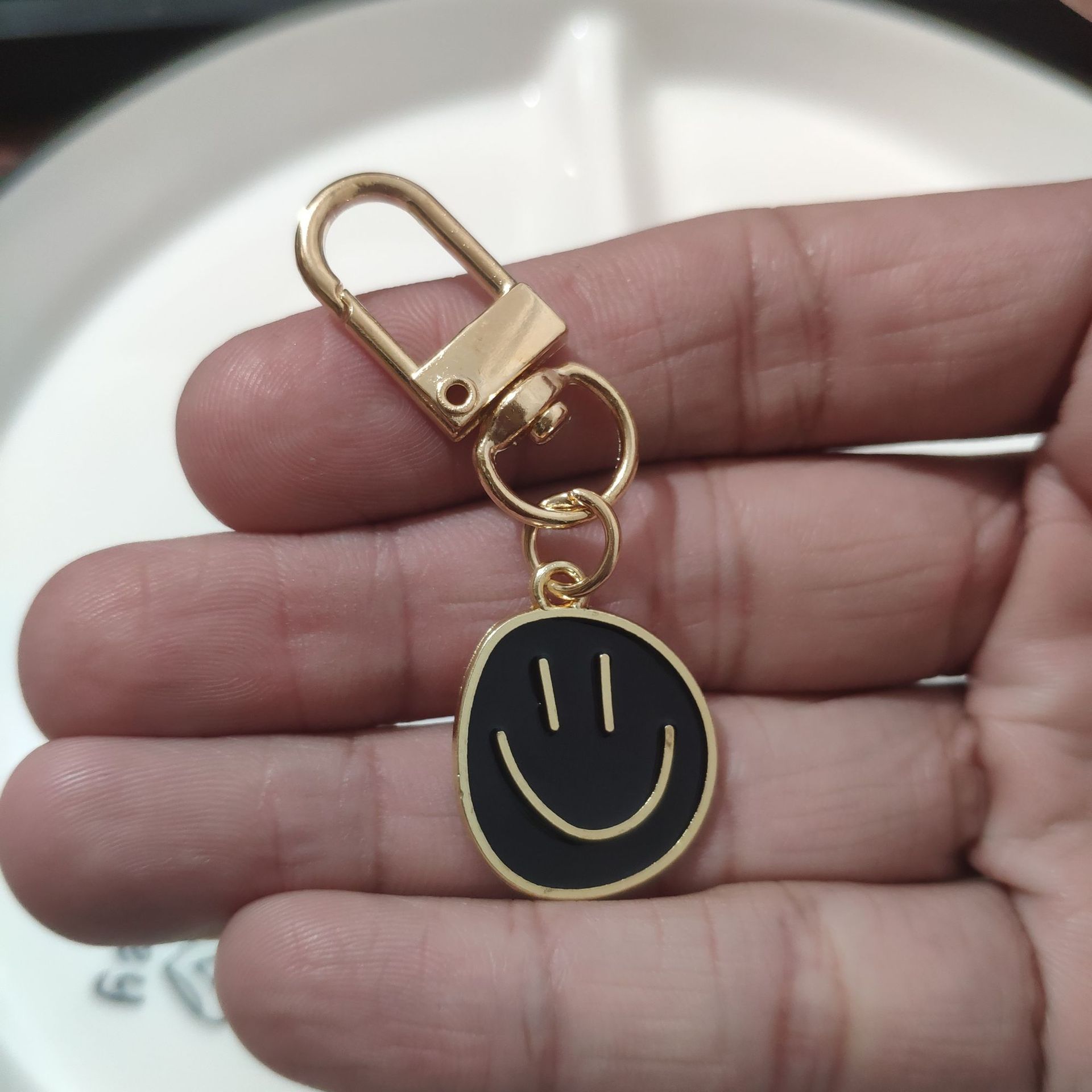 Picture of Cross-border e-commerce alloy color dripping smiley face keychain electroplated gold irregular expression bag pendant accessories