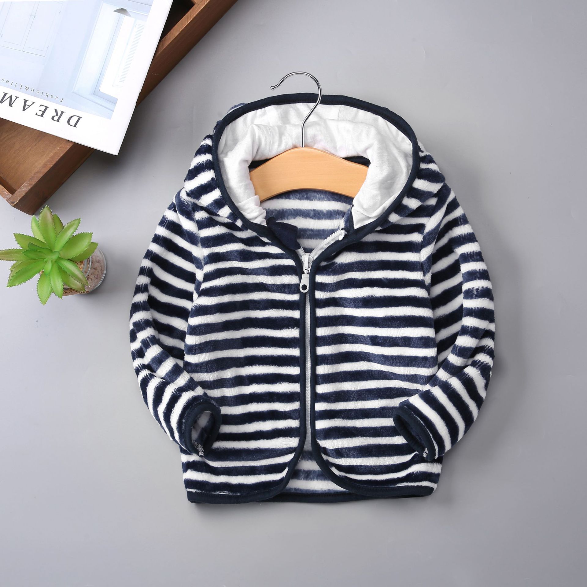 Picture of Girls' Coat Spring Autumn and Winter Children's Baby fleece-lined Thickened Boys' Plush Baby Coat Western Style Warm Top