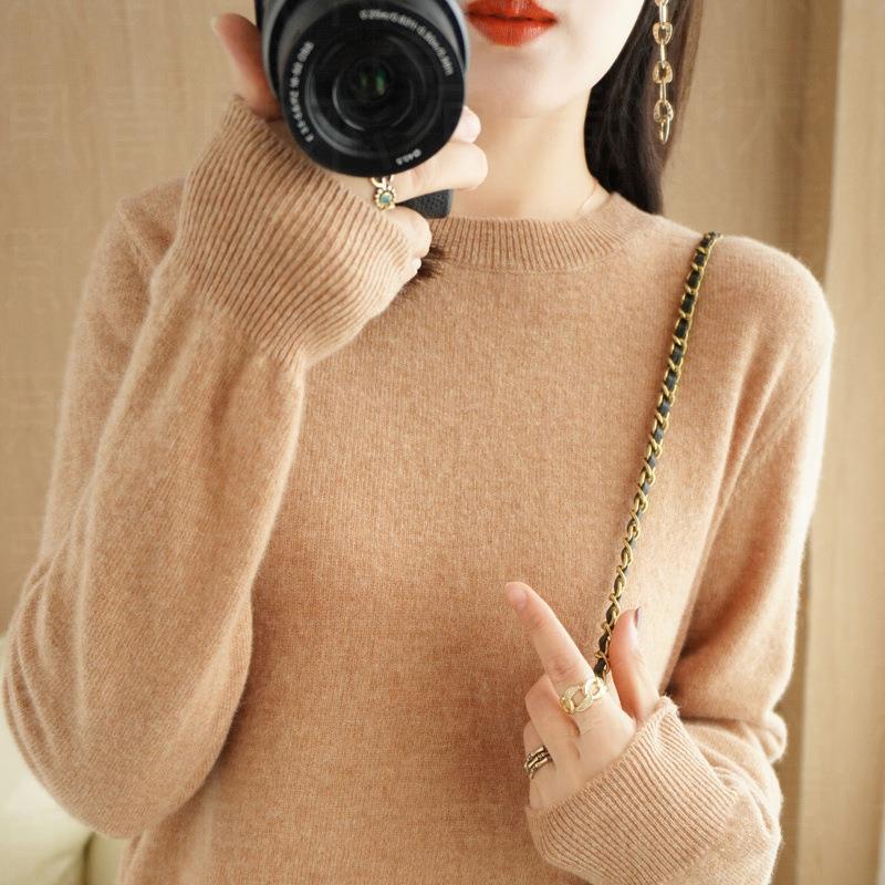 Picture of New Autumn and Winter Round Neck Knitwear Women's Pullover Knitwear Pure Color Long-Sleeved Women's Thin Inner Short Bottoming Shirt