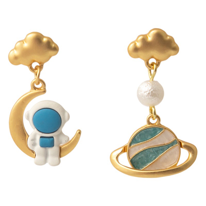 Japanese and Korean series kawaii sweet cute cartoon earrings simple pendant astronaut planet earrings silver pin wholesale