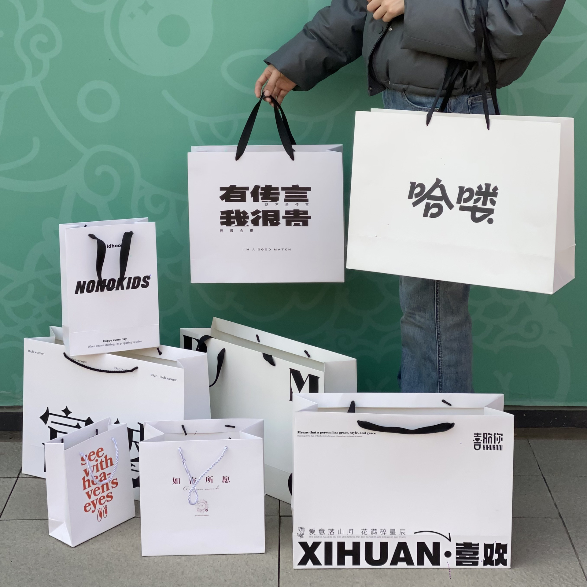 Clothing Store Bags Customized Thickeneded White Cardboard Handbags Paper Bags Customized White Women's Clothing Packaging Bags Jewelry Customization