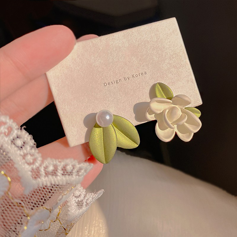 s925 Silver Needle Super Fairy Asymmetric Flower Pearl Earrings Women's 2023 New Trendy Niche Design Sweet Earrings