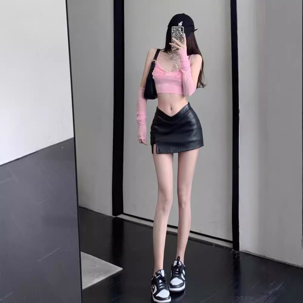 Black PU Leather Skirt Women's 2025 Autumn V-shaped Low Waist Spice Girl Petite Leather Skirt Sheath Split Skirt