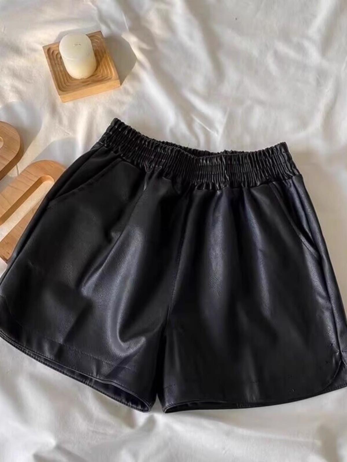 Women's Plus Size Shorts 2023 New Autumn and Winter High-Waisted Slimming Look A-Line Pants Black Pu Leather Bottoming Wide-Leg Pants