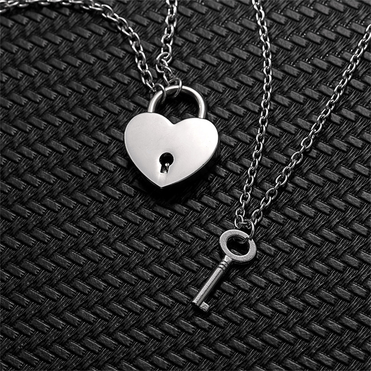 Fashion New Couple Necklace Love Lock Key Love Keep Stainless Steel Pendant Girlfriend Key Unlockable