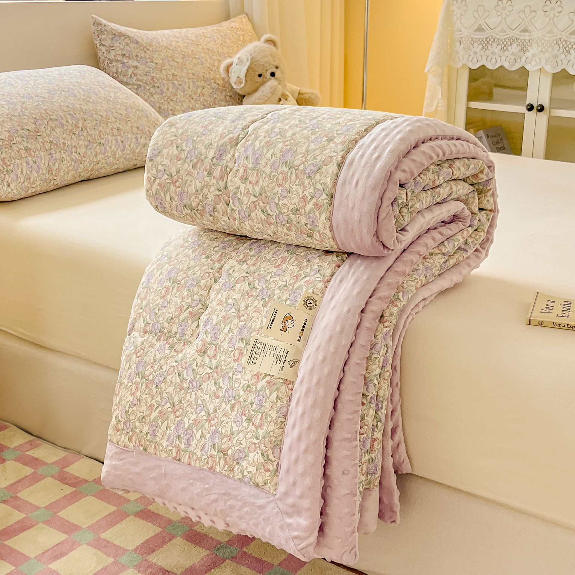 Picture of Class A cotton pea quilt household skin-friendly single double spring and autumn quilt thickened warm winter quilt thin air conditioning quilt wholesale