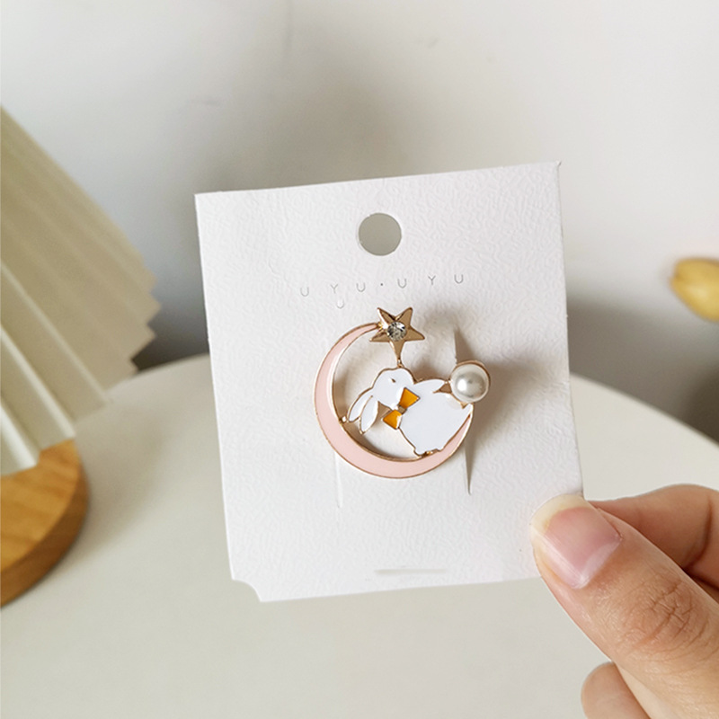 Picture of Japanese and Korean Style ins Pearl Moon Cartoon Bunny Brooch Sweet Cute All-match Metallic Decorative H3901