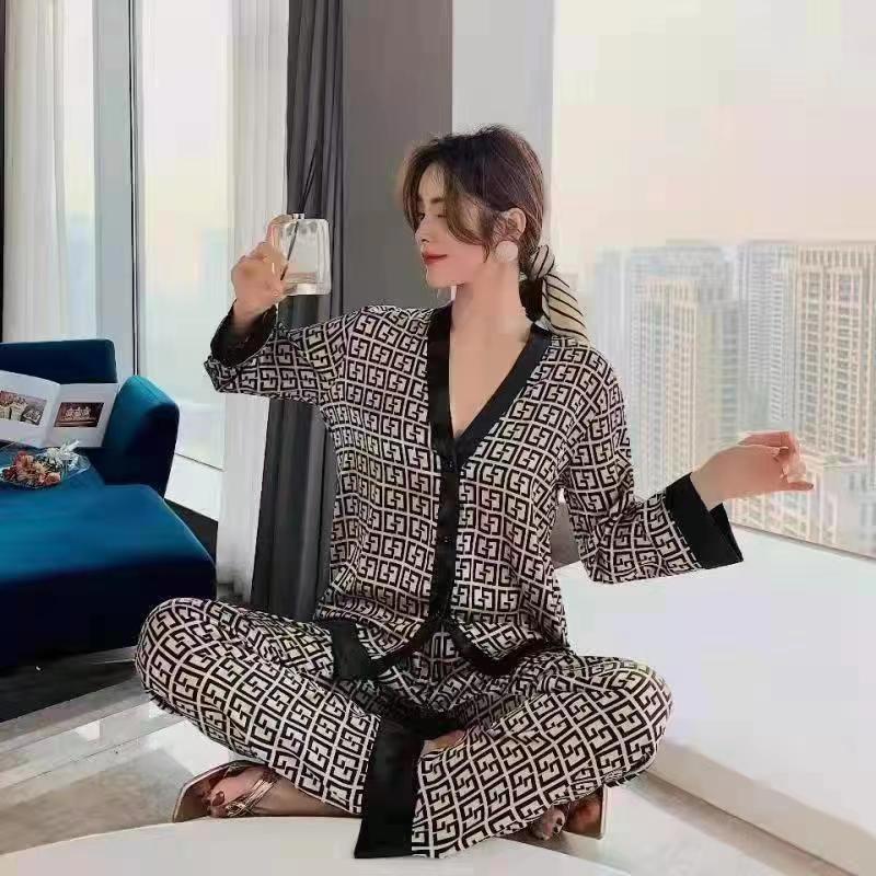 Pajamas Women's Spring and Autumn long-sleeved cardigan Ice Silk home wear simple V-neck artificial silk two-piece suit can be worn outside summer