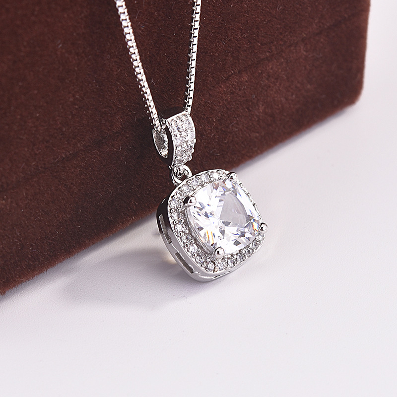 Picture of Ins Full Diamond Short Necklace Women's South Korea Grandmother Green Shiny Zircon Square Diamond Pendant Simple Japanese and Korean Style Clavicle Chain
