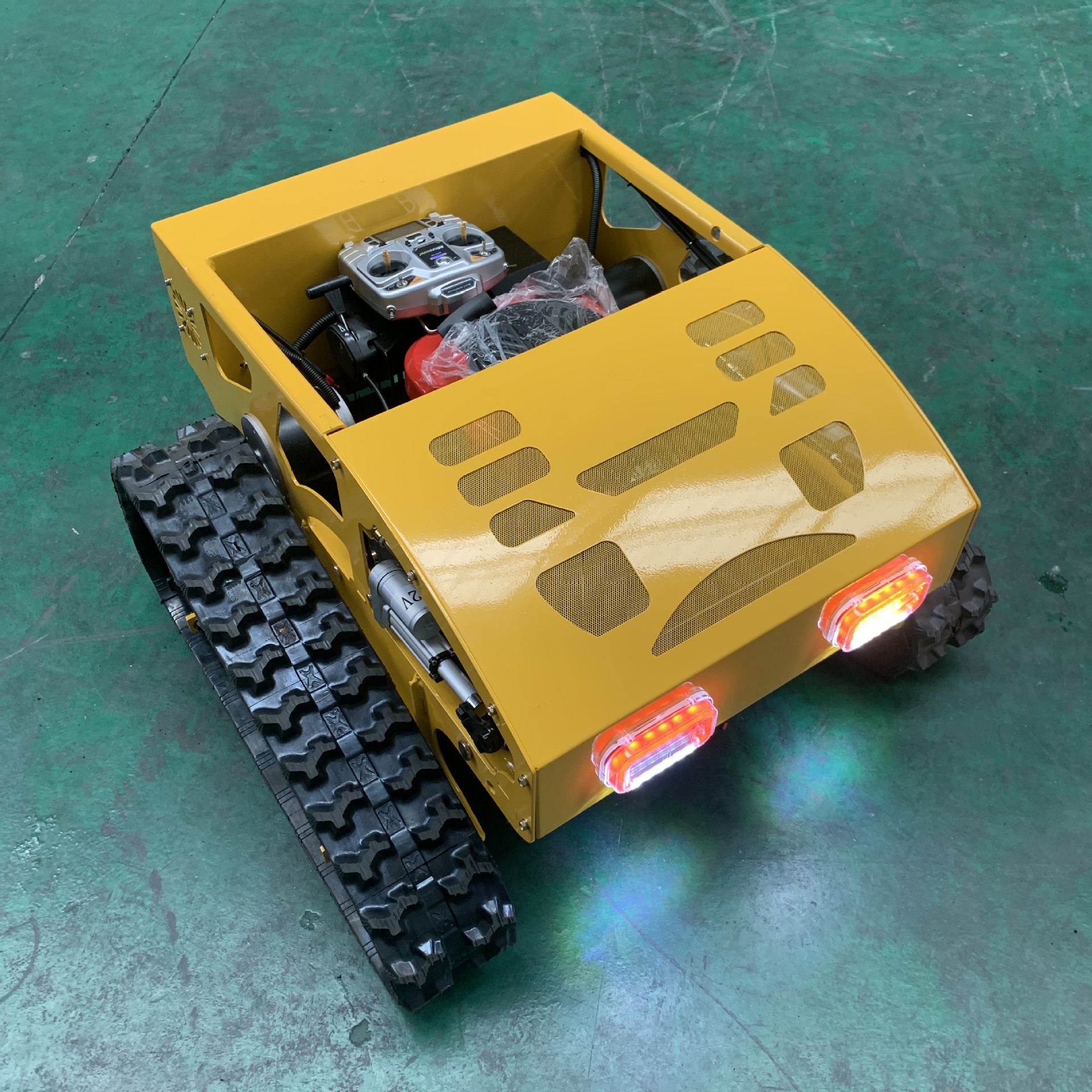 Small crawler remote control lawn mower community lawn mower cutting width 55cm landscaping mower