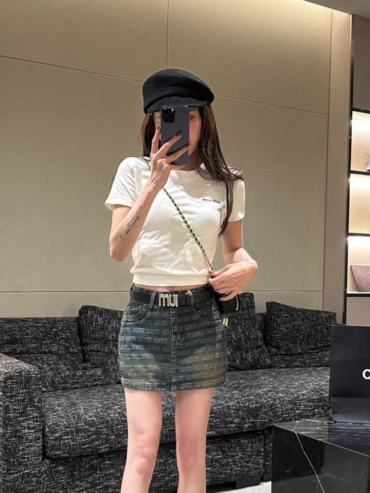 Fashionable Spicy Girl Letter Embossed Vintage Denim Skirt Women's Spring/Summer 2024 New Anti-slip Short Skirt