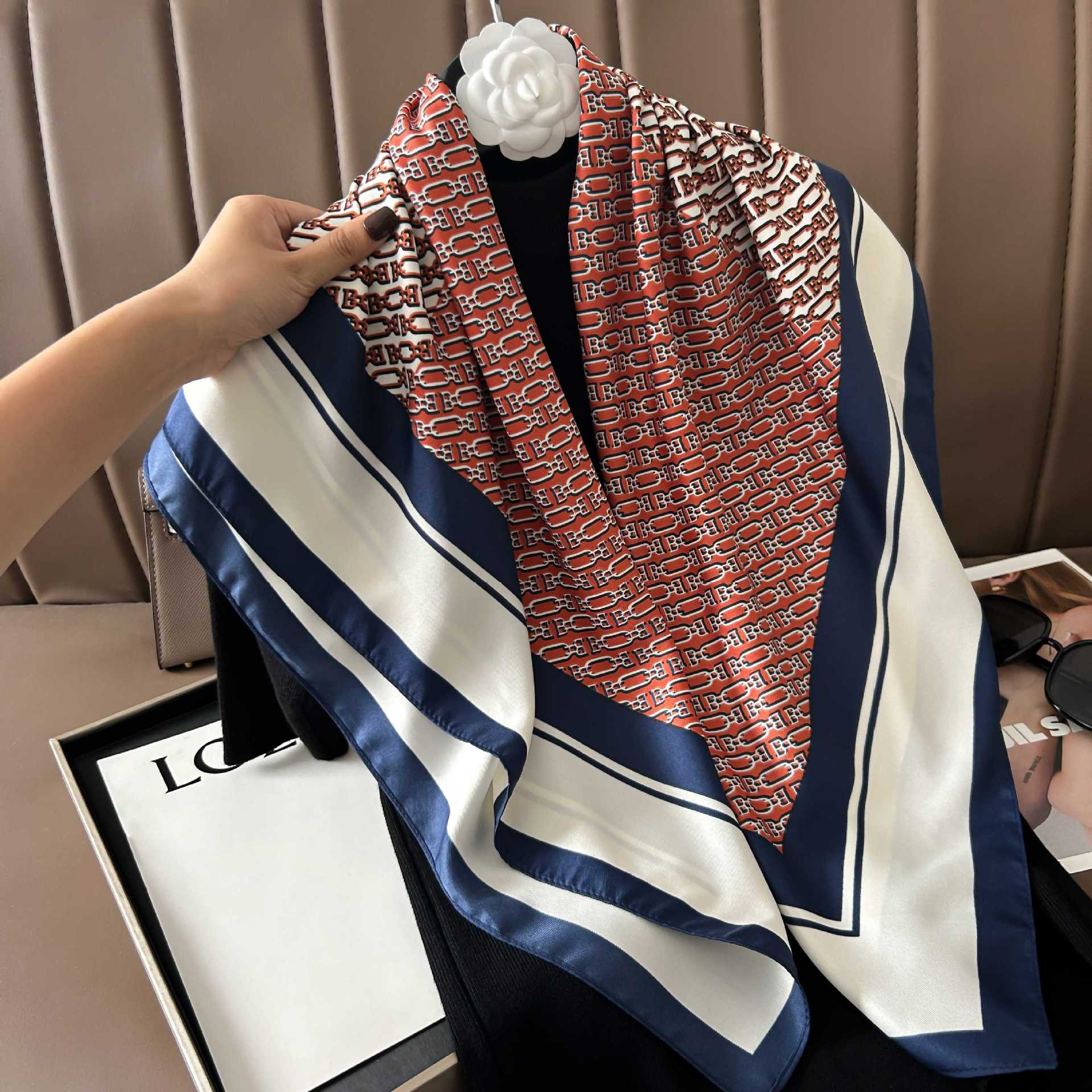 Picture of New 90cm Large Square Silk Elegant High-grade Decorative Shawl Women's Silk Scarf Fashion All-match Professional Scarf