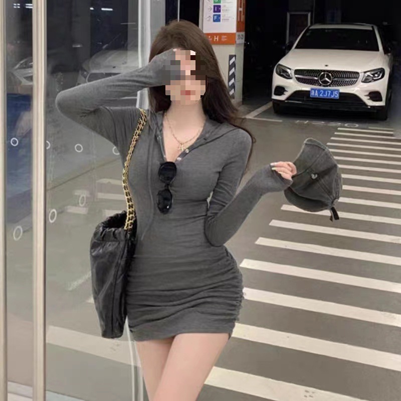 Hot girl hooded gray long sleeve dress women's 2024 spring and autumn tight sexy pleated V-neck sheath bottoming skirt