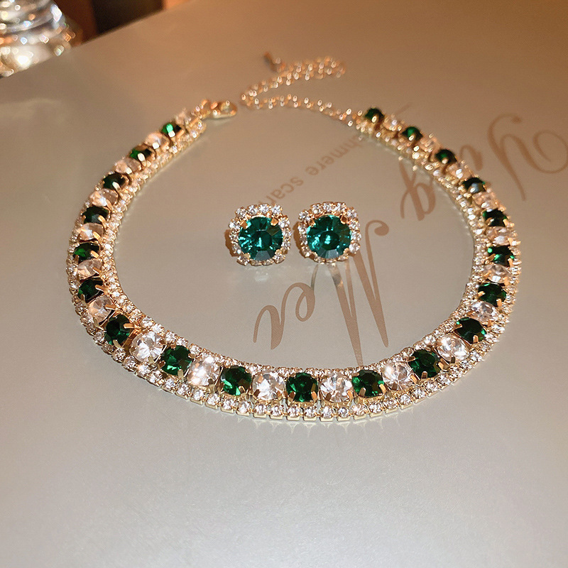 Picture of European and American light luxury high-end zircon jewelry suit necklace niche retro clavicle chain fashion Joker jewelry wholesale