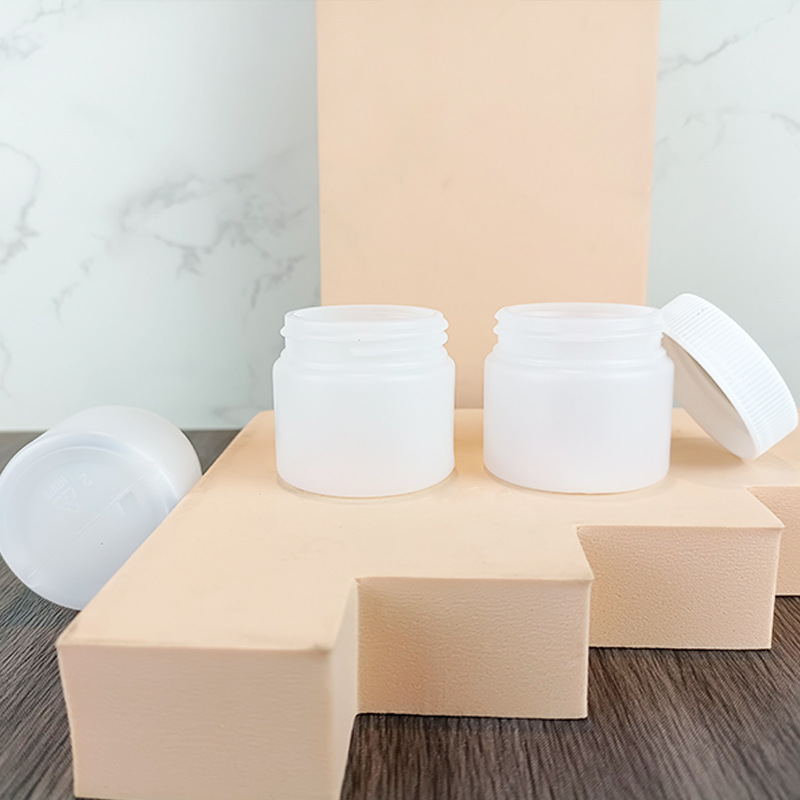 Factory direct 38 teeth 30ml cream jar white transparent HDPE daily packaging makeup remover small emulsion sub-package