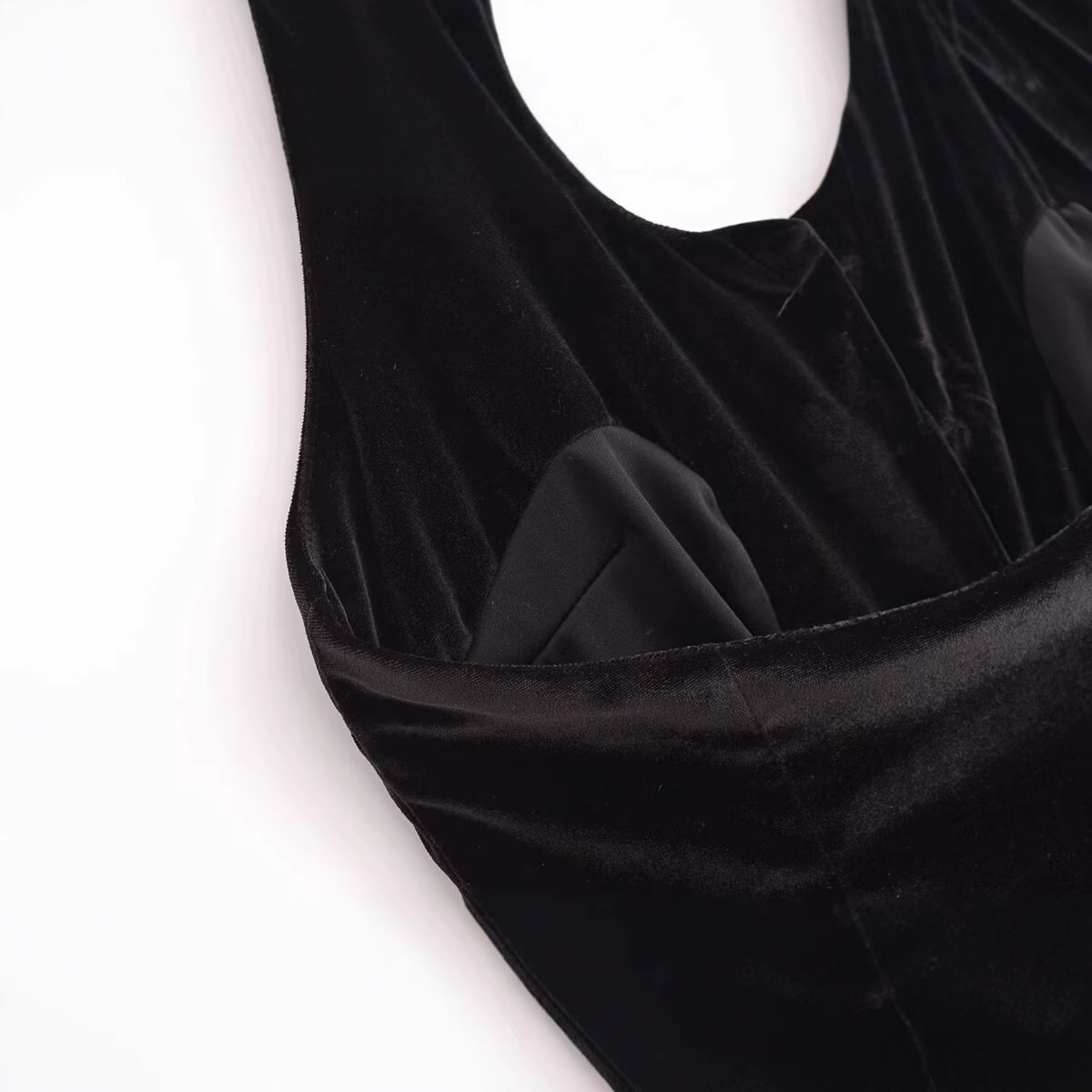 Picture of Button Velvet Sleeveless Neck Vest Top 2025 Spring New Cross-border European and American Fashion Women's Vest