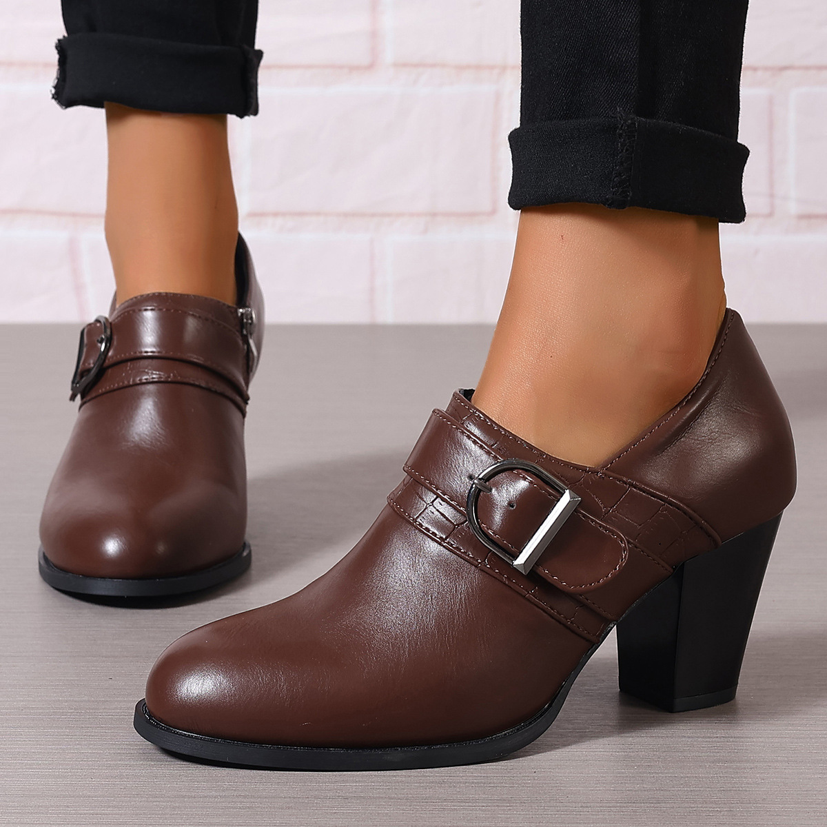 Picture of Juhiti Spot 2024 New European and American Fashion Export Large Size Women's Shoes Amazon Women's Fashion Glossy Thick Heels