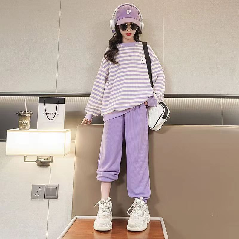 Picture of Girls' Korean-style Autumn Wear Sports suit for Big Kids Spring and Autumn New Stylish Striped Sweater Fashionable Trousers Two-piece Set