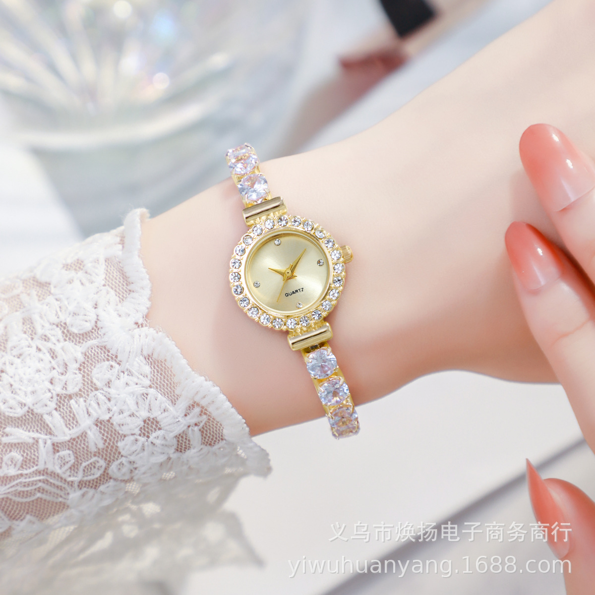 Picture of New Fashionable Large Diamond Bracelet Watch, Elegant and Elegant Women's Watch, Round Small Dial Quartz Watch, High-End Women's Watch