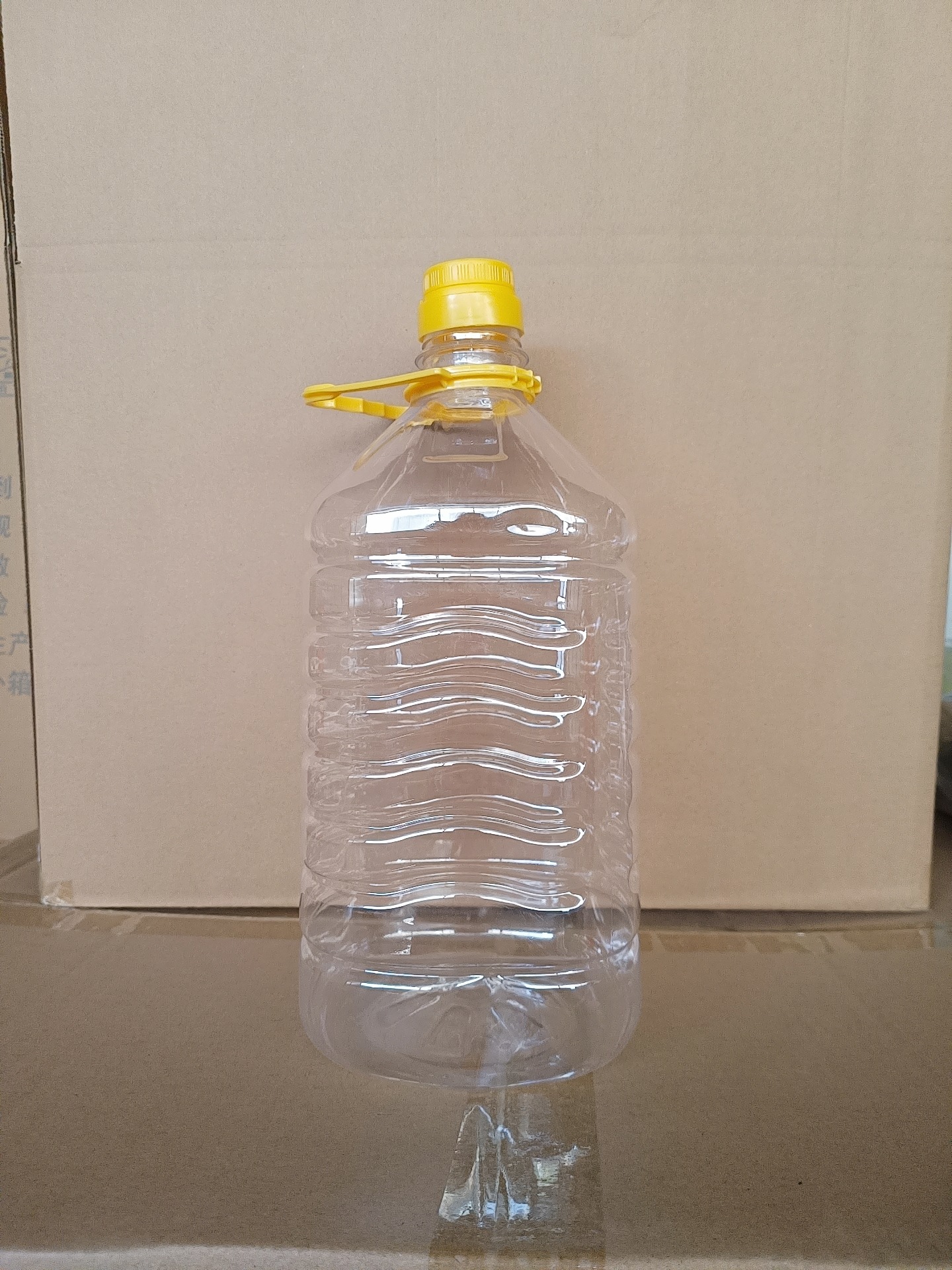 Picture of Wholesale 2.5L5L10L20L thickened plastic oil barrel 5kg 10kg 20kg PET salad oil barrel wine barrel oil pot