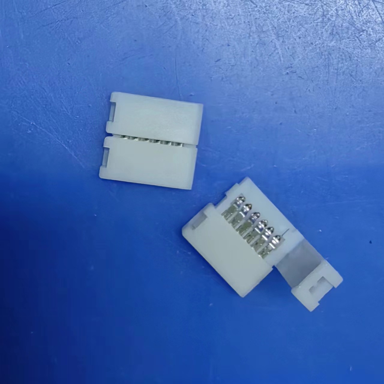 Picture of 4P Light Strip Row Pin 2.54 Light Strip Solderless Connector 10mm Docking Connector Solderless Buckle Rgb Light Strip