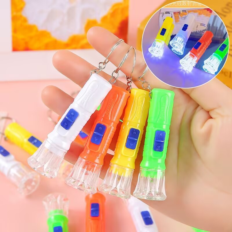 Mini small electric light key chain small flashlight LED plastic flashlight color light children's stall toys