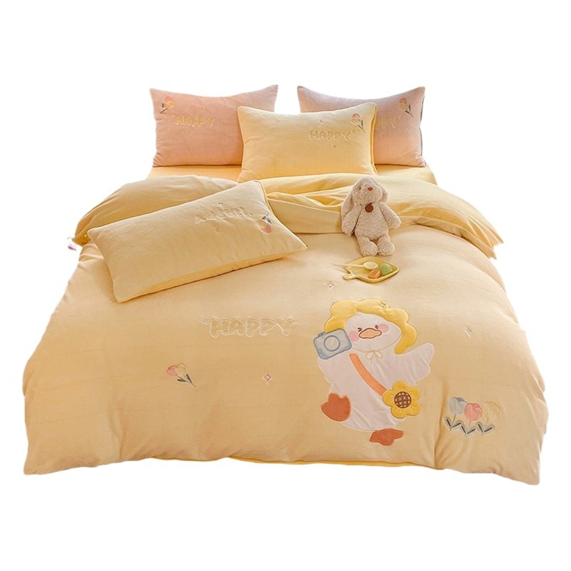 Cute milk velvet thickened four-piece set Autumn and Winter Children's warm coral velvet quilt cover three-piece flannel wholesale