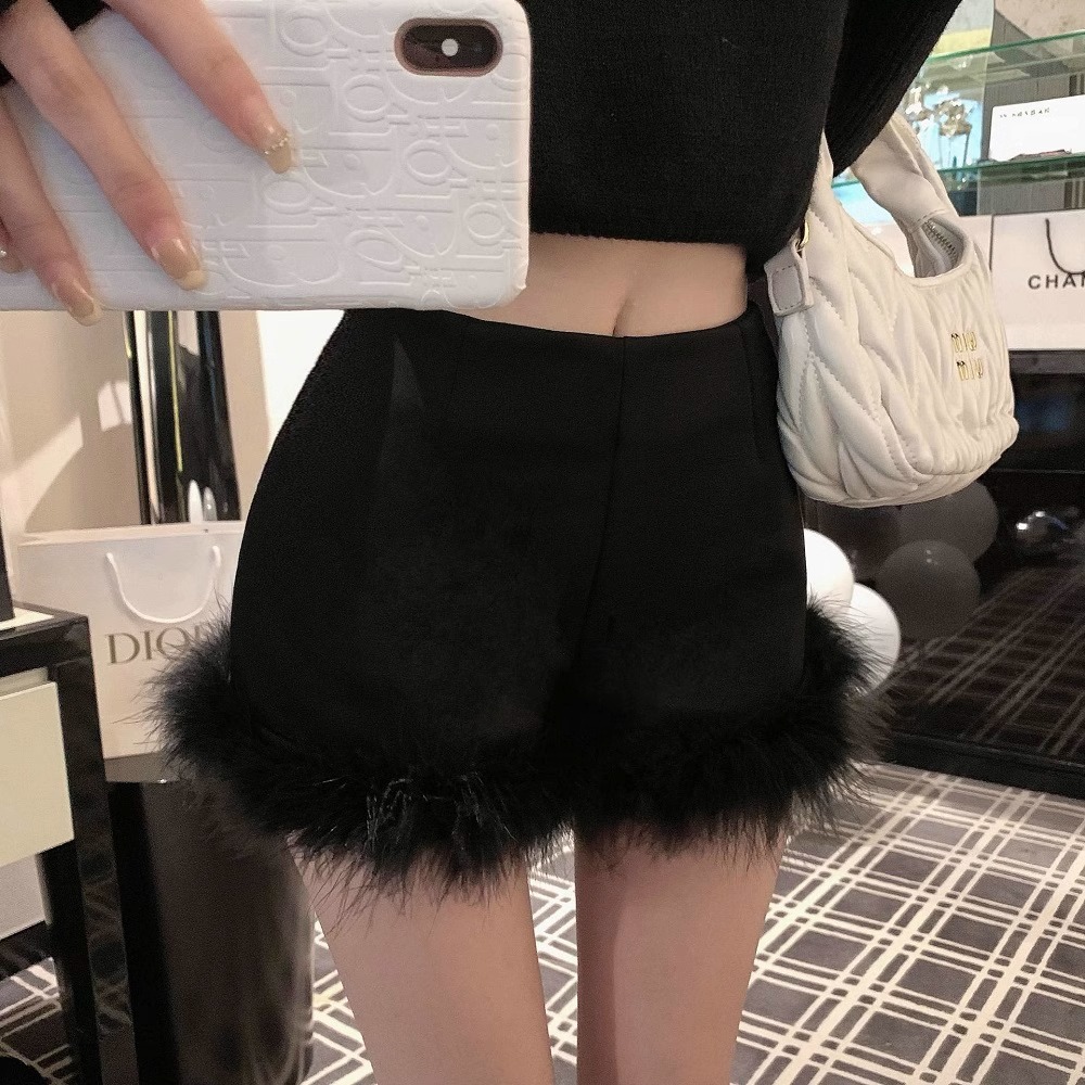 Autumn 2023 New Black Feather Leggings Women's High-Waisted Slimming Look A-Line Shorts Niche Design Pants