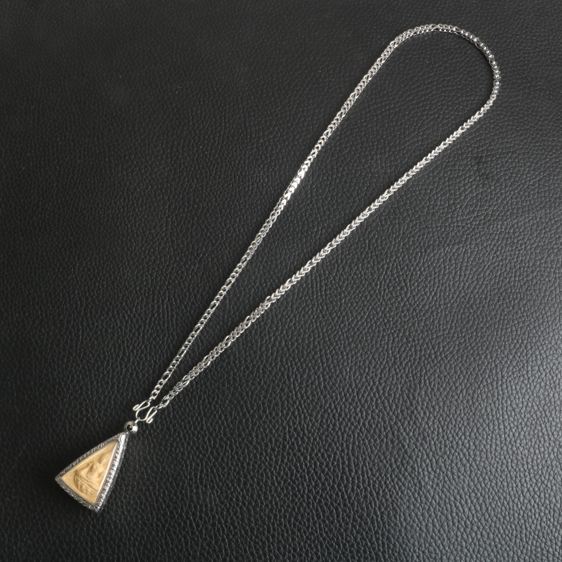 Picture of Guan Gong Guanyin Buddha Pendant Hanging Chain Stainless Steel 3:1 Keel Chain Thai Buddha Brand Chain Titanium Steel Necklace for Men and Women