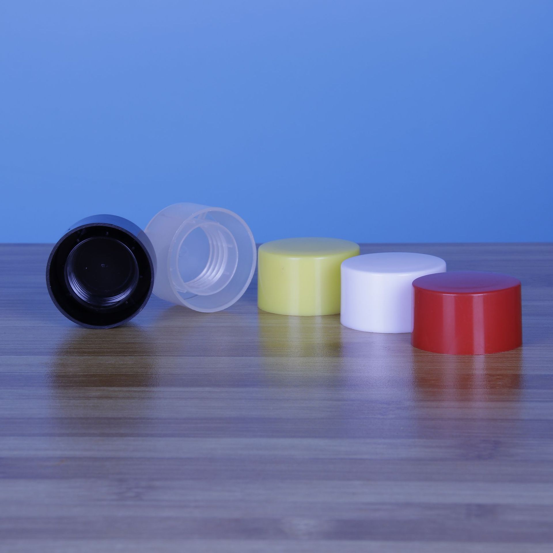 Cosmetic water emulsion bottle cap manufacturer 24 teeth double layer cap 24 teeth universal cap PP material screw cap plastic bottle screw cap