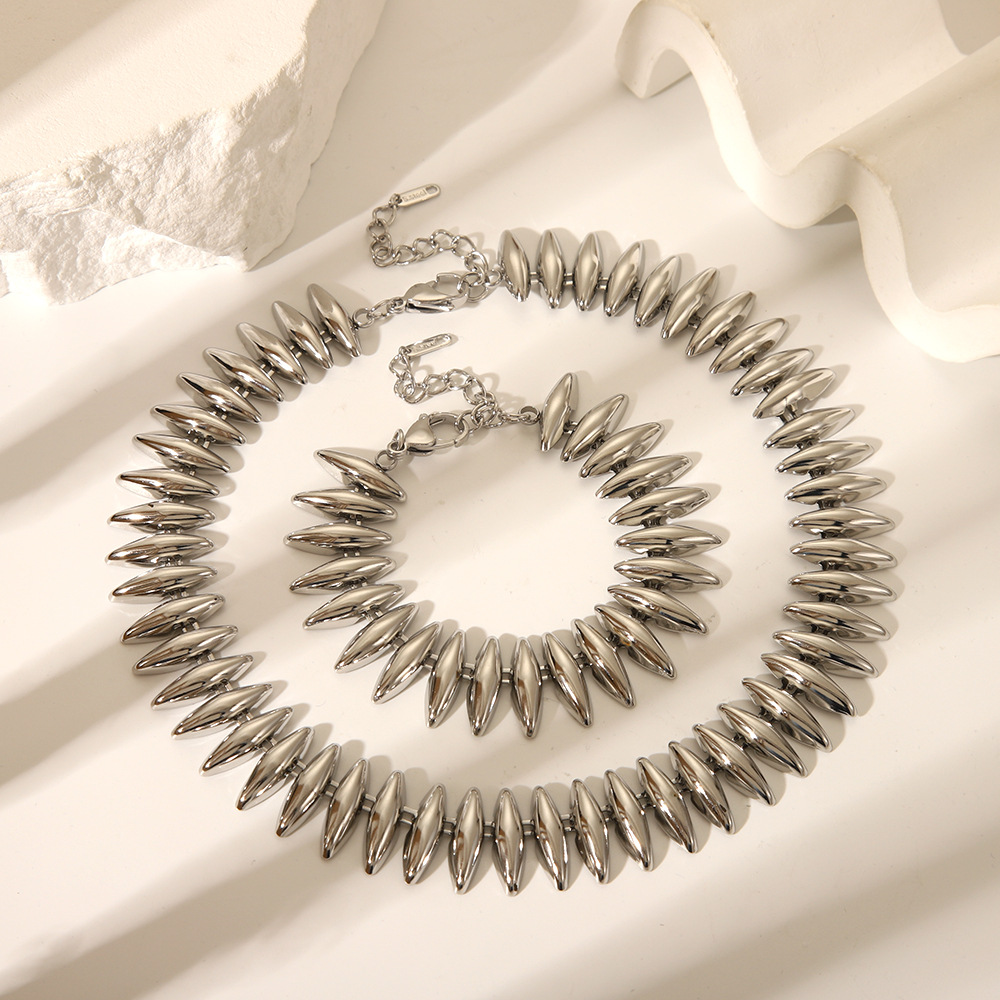 Amazon cross-border new crescent necklace stainless steel jewelry women's high-end sense accessories bracelet jewelry suit wholesale