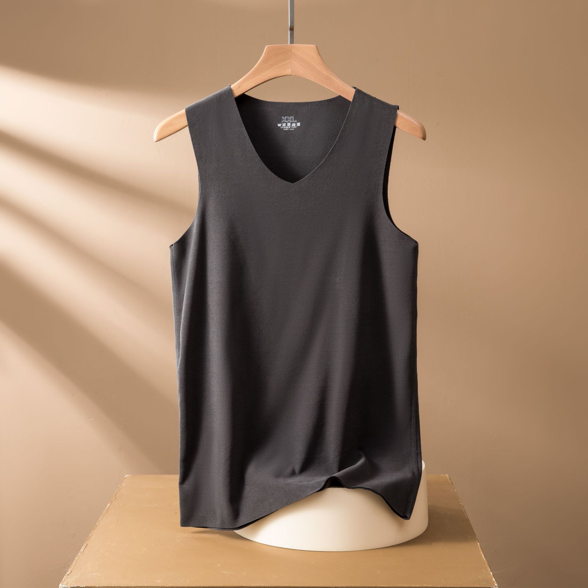 Picture of Men's Traceless Thermal Vest Double-Sided Velvet fleece-lined Thickened plus size Slim-Fit V-Neck Wide Shoulder Bottoming Thin Vest for Autumn and Winter