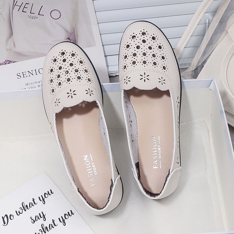 Summer New Middle-aged and Elderly Leather Shoes Comfortable Non-slip Sandals Women's Soft Leather Hollow-out Breathable Hole Shoes Soft-soled Mother Shoes