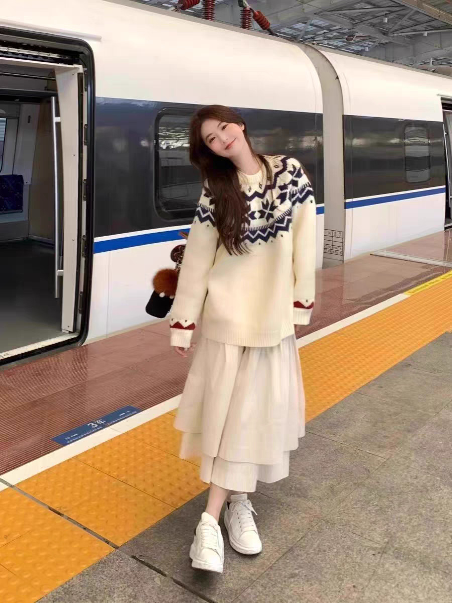 Picture of Retro Atmosphere Fair Isle Jacquard Sweater Women's Autumn and Winter Lazy Style Loose Soft Waxy Long-Sleeved Pullover Knitted Top