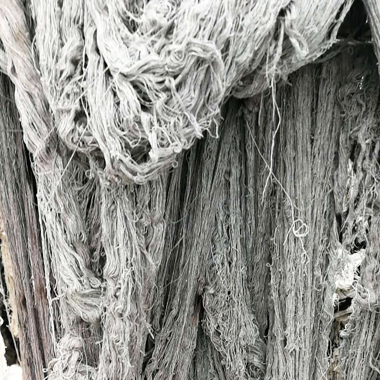 Picture of Gray Yarn Scraps for Machine Wiping, Industrial Cotton Yarn for Water and Oil Absorption, Wholesale Recycled Decontamination and Degreasing