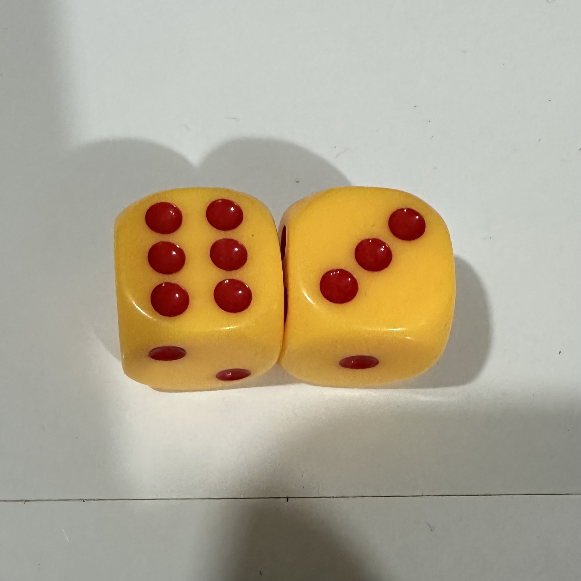 Picture of Yiwu Dege leisure and entertainment supplies 16mm acrylic solid color dice color complete