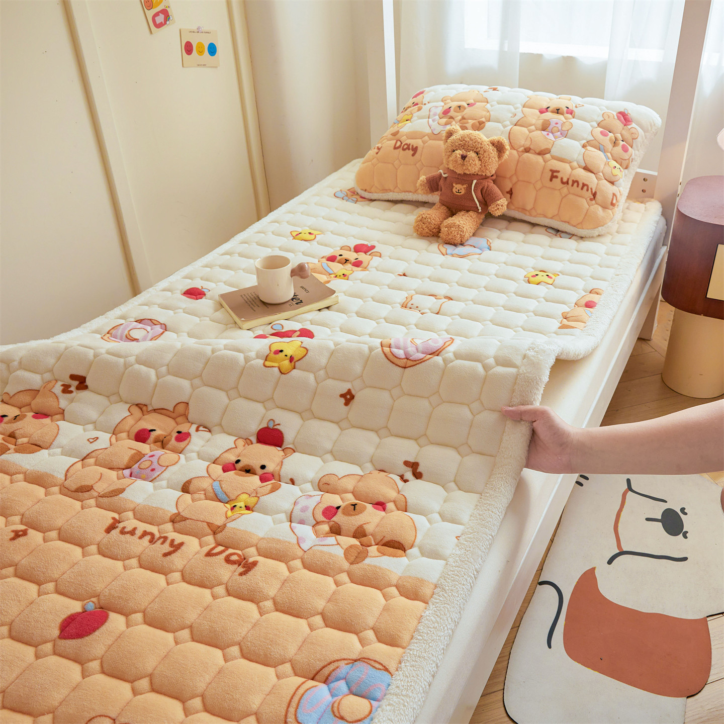 Picture of Class A Soybean Milk Velvet Mattress Winter Thickened Coral Velvet Dormitory Single Mattress Household Folding Cushion