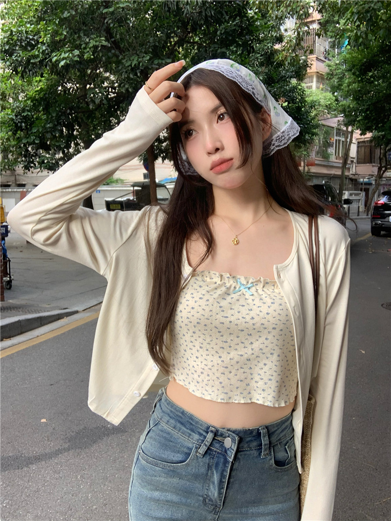 Picture of Niche Long-sleeved Sunscreen Black Cardigan Jacket Women's Early Spring Thin All-match Loose Casual Slim-fit Short Top