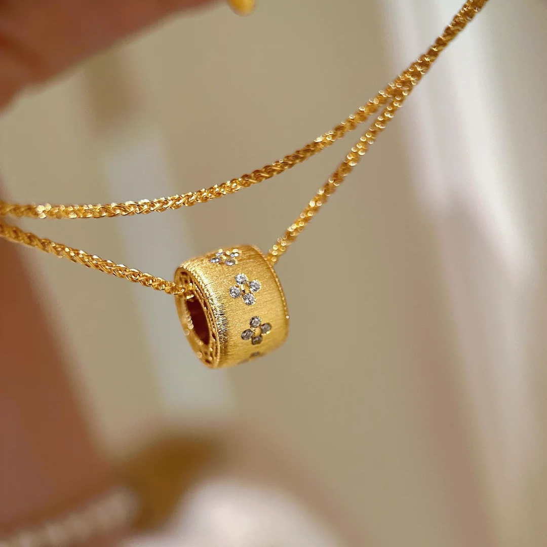 Picture of French Retro Kaleidoscope Four-leaf Clover Bracelet Ins Style High-quality Diamond-studded Four-leaf Clover Pendant High-quality suit