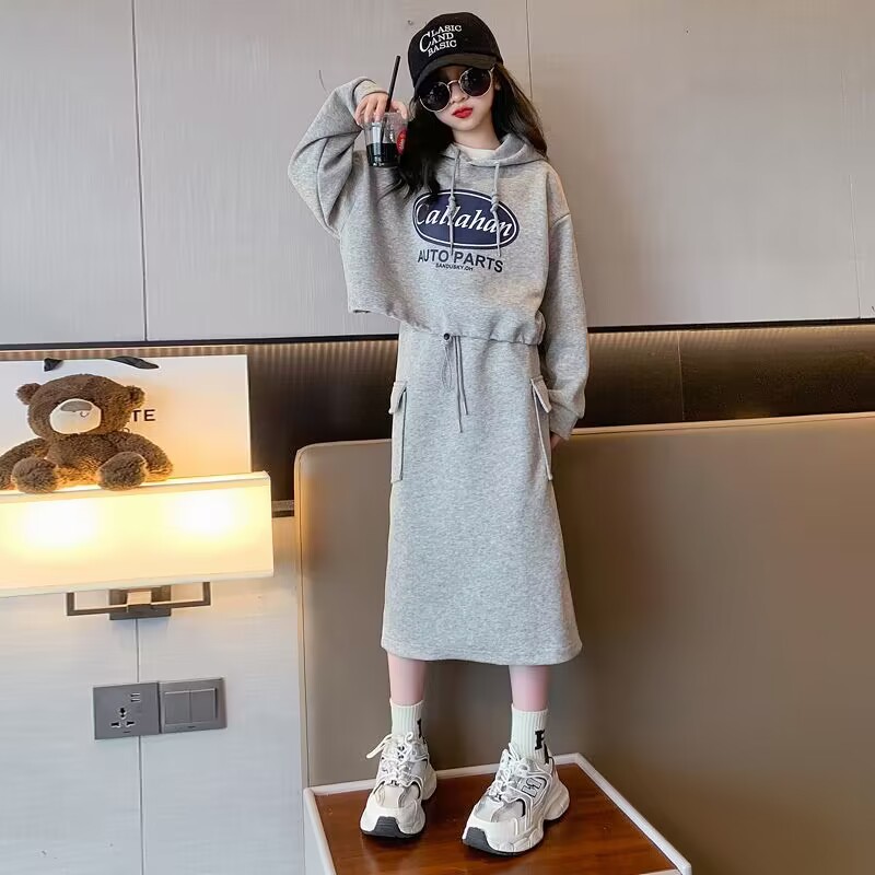 Picture of Girls' autumn suit skirt children's clothing 12-year-old junior high school girls fashionable western style girls' hooded sweater skirt