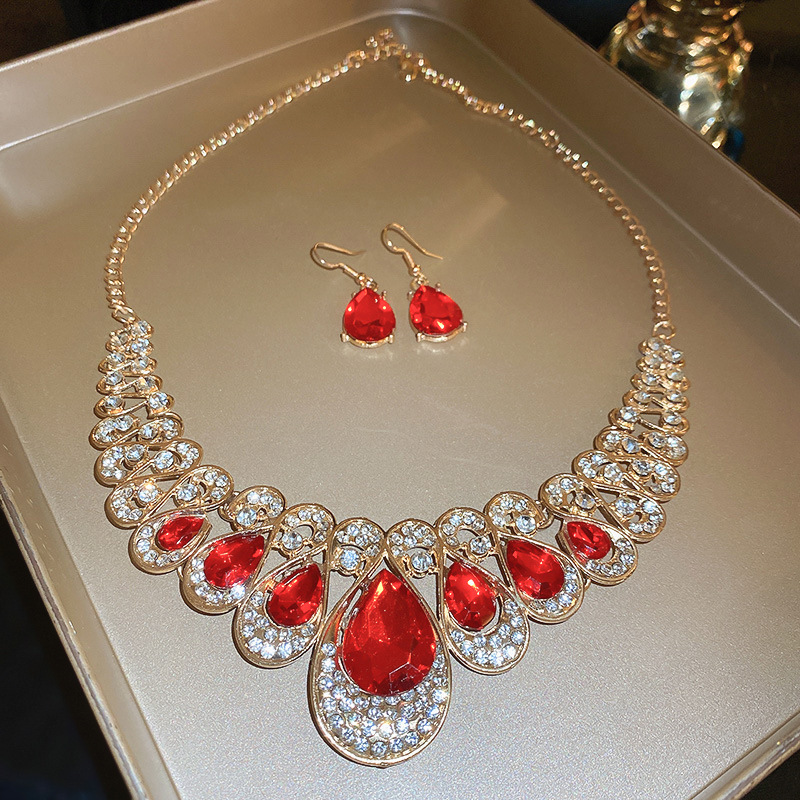 Picture of European and American light luxury high-end zircon jewelry suit necklace niche retro clavicle chain fashion Joker jewelry wholesale