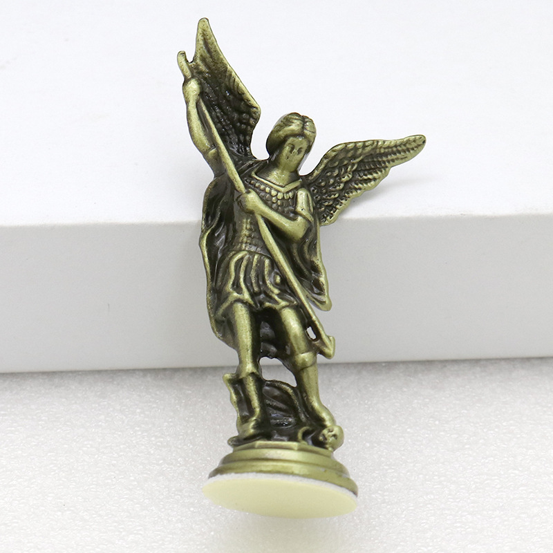 Picture of Cross-Border Supply Wholesale and Retail Home Office Decoration Michael Ornaments Retro Metal Craft Jewelry Ornaments