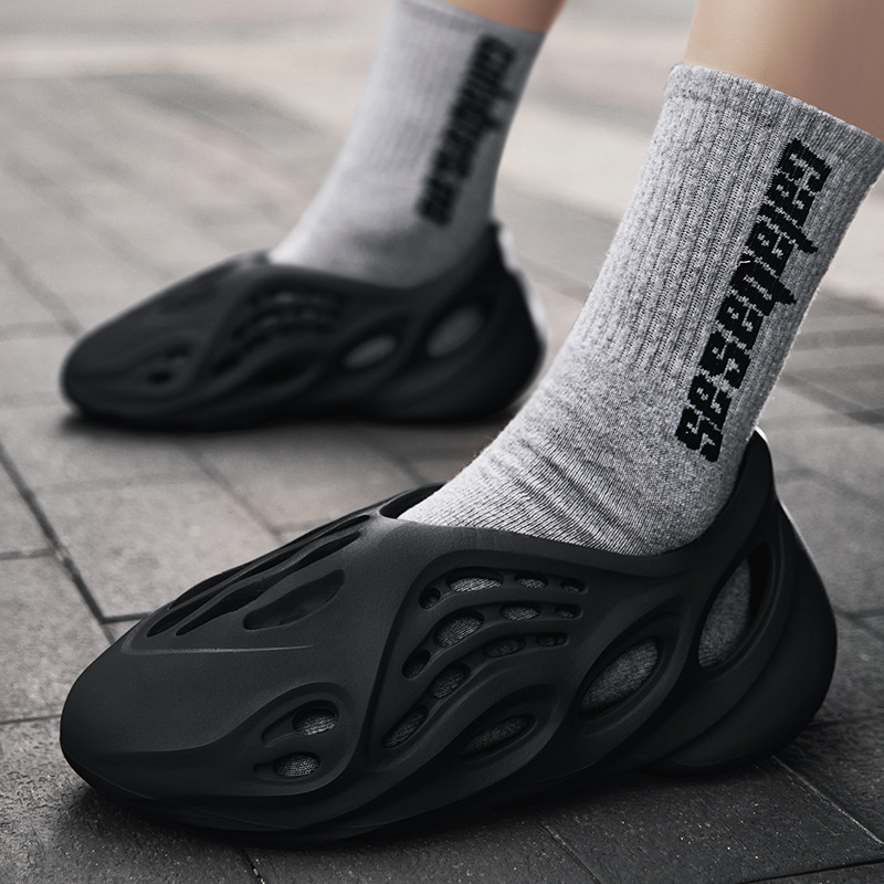 Picture of 2828 Men's Coconut Hole Shoes Men's Lightweight Sandals Youth Beach Shoes Men's Korean Style Fashionable Distinctive Sandals