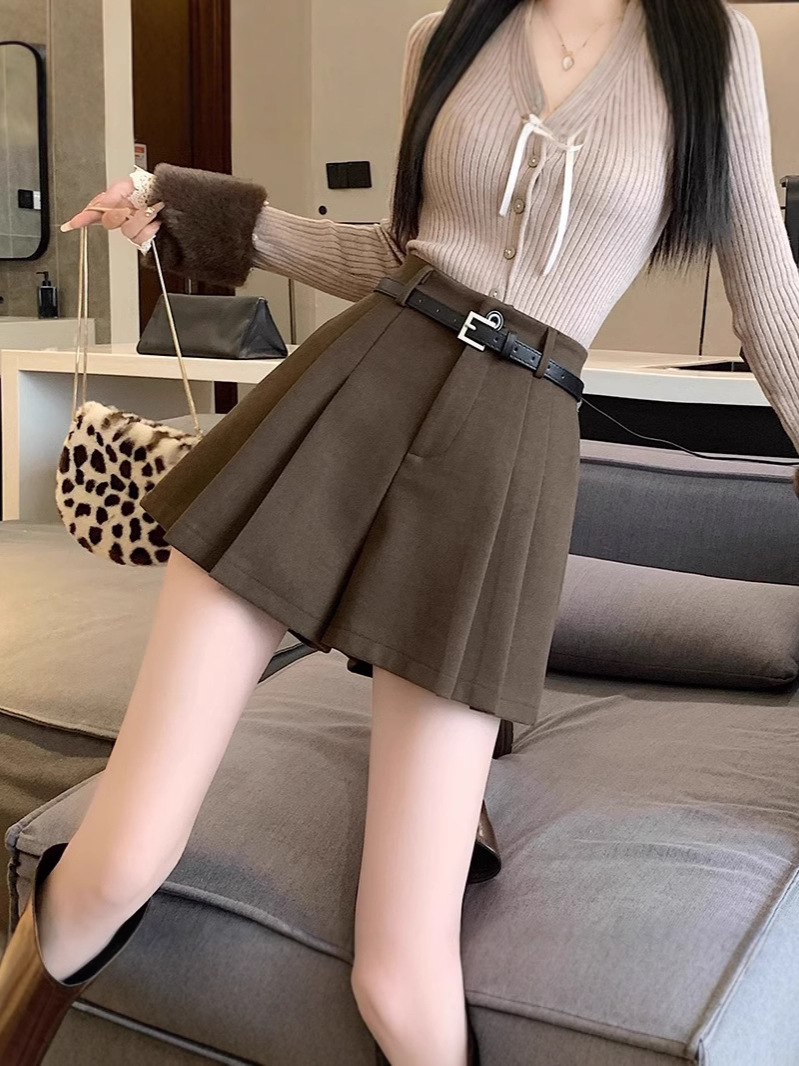 Design Pleated Woolen Shorts Women's 2024 New Autumn and Winter Outer Wear Boots Pants High Waist A- Shaped Wide Leg Casual Hot Pants