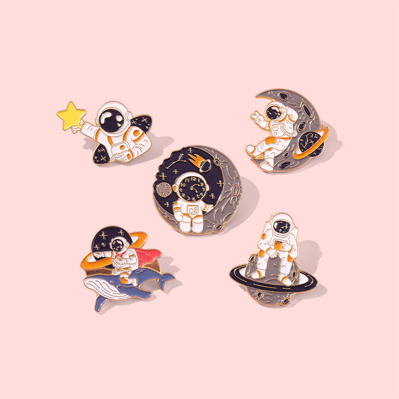 Astronaut Series Brooch Exploring the Stars Man Metal Badge Space Commemorative Bag Pin Costume Button