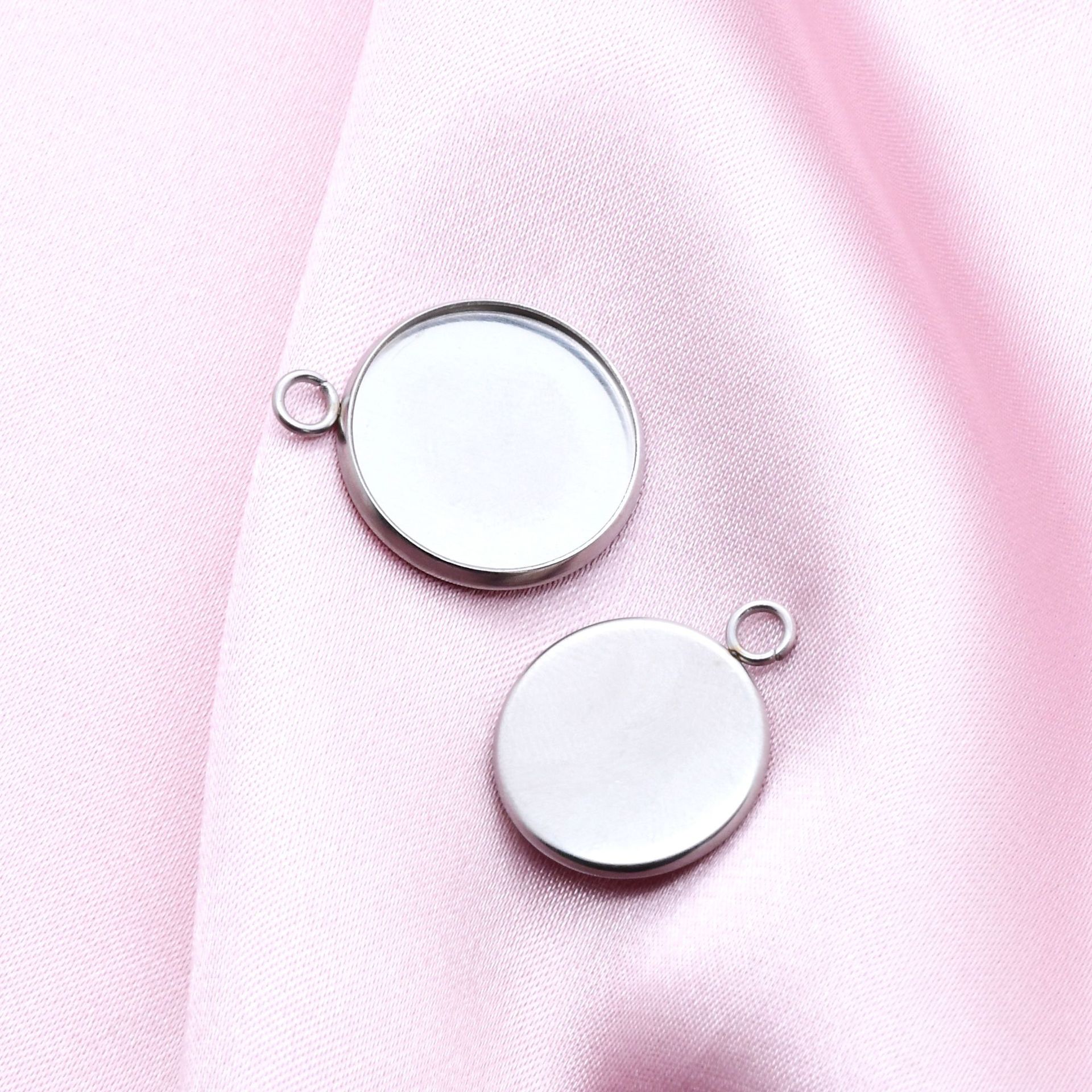 Picture of Factory wholesale diy stainless steel jewelry pendant 6-30m time gem base jewelry accessories round stone holder
