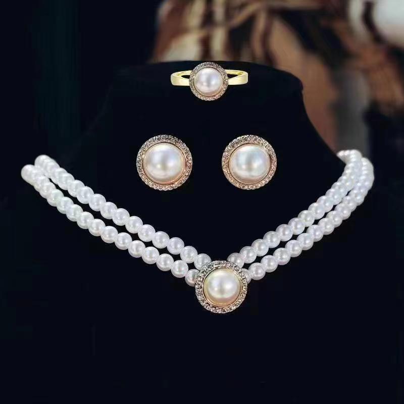Vintage Hong Kong-style Oval Emerald Hepburn Elegant French Double-layer Pearl Necklace Clavicle Chain Bridal Earrings suit
