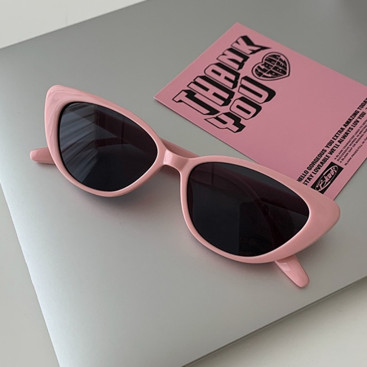Picture of Pink Cat's Eye Sunglasses Women's Tea-colored Summer High-end New Style Sunglasses Men's Sunscreen Internet Popular Retro Fashionable Glasses