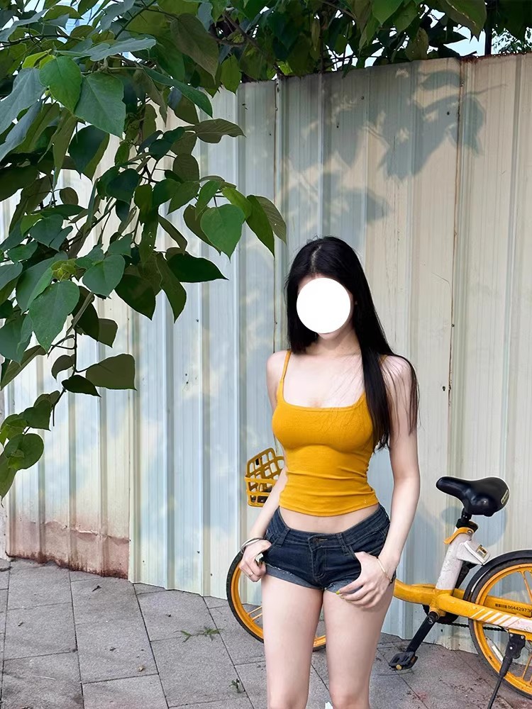 Outerwear Ginger Yellow Camisole for Women, 2024 Summer New Inner Layer, Slim Fit Unique Sleeveless Top Suitable for Outer Wear