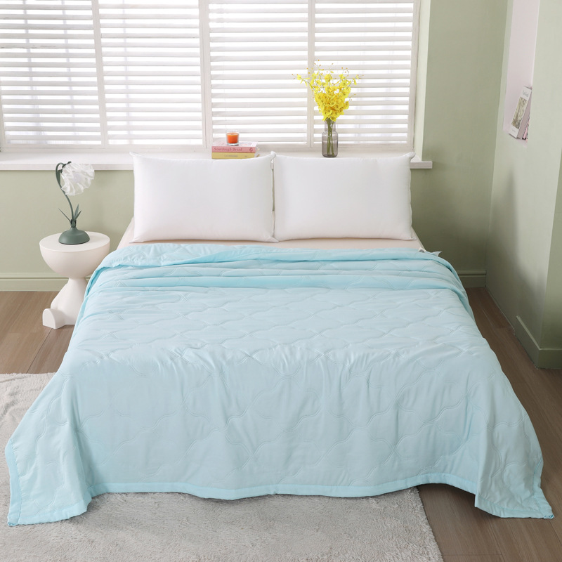 Picture of Summer Company Event Sales Summer Quilt with Gift Box Air Conditioning Quilt Opening Promotion Gift Summer Cool Quilt Core Thin Quilt